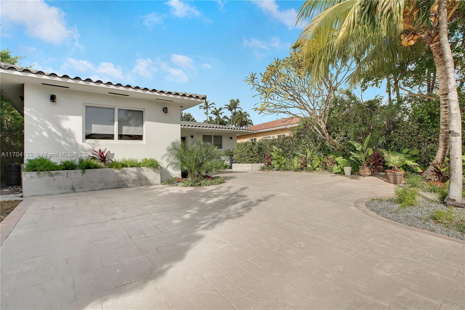 9008 Dickens Ave Surfside, FL 33154