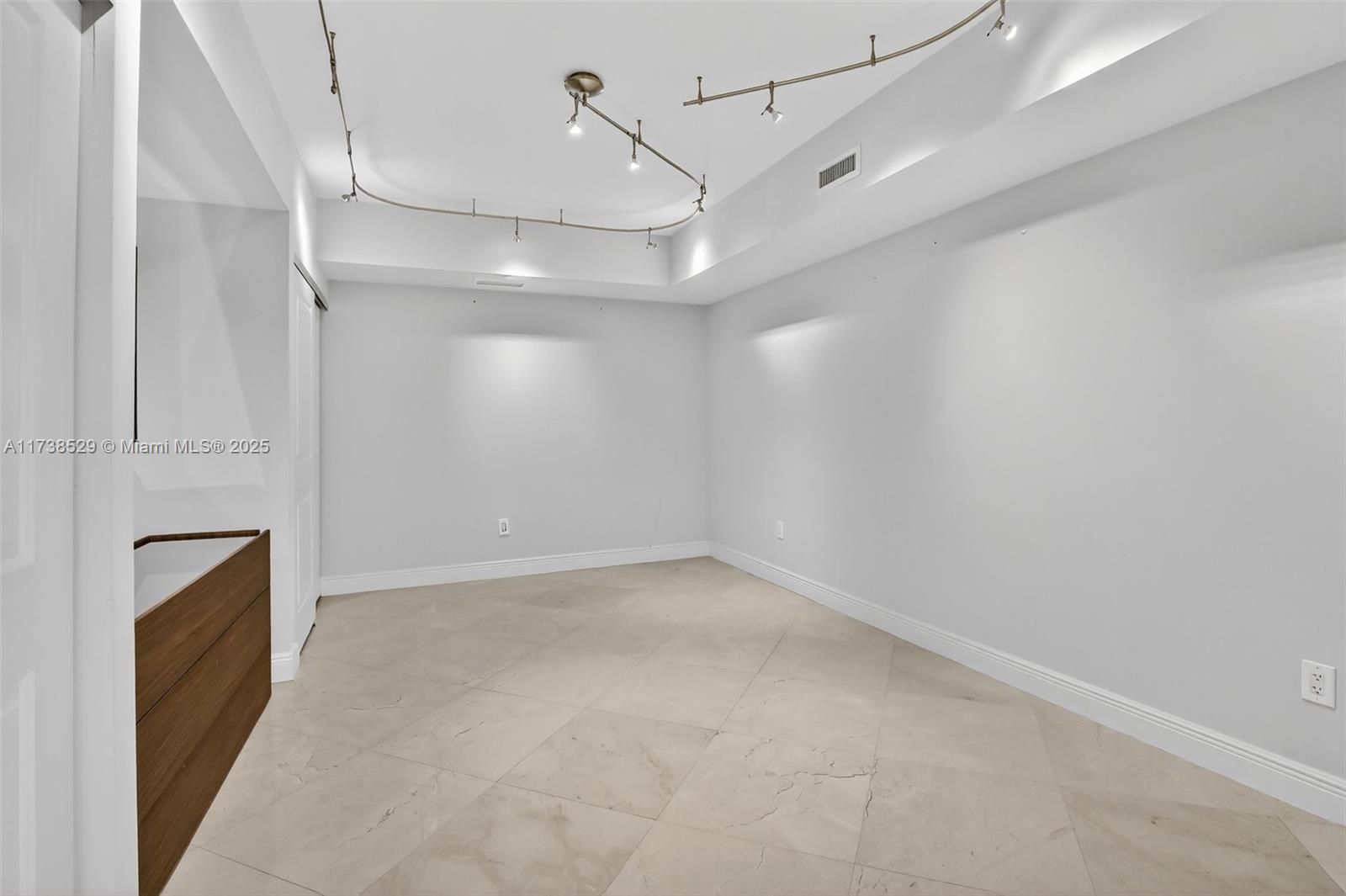 6000 Island Bl #1102 Aventura, FL 33160