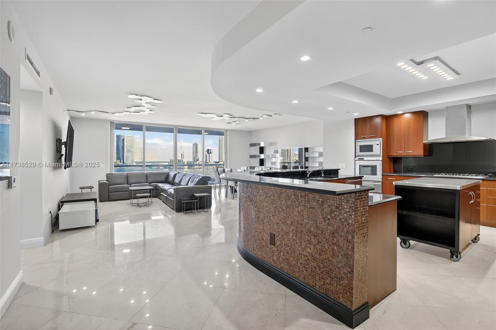 6000 Island Bl #1102 Aventura, FL 33160