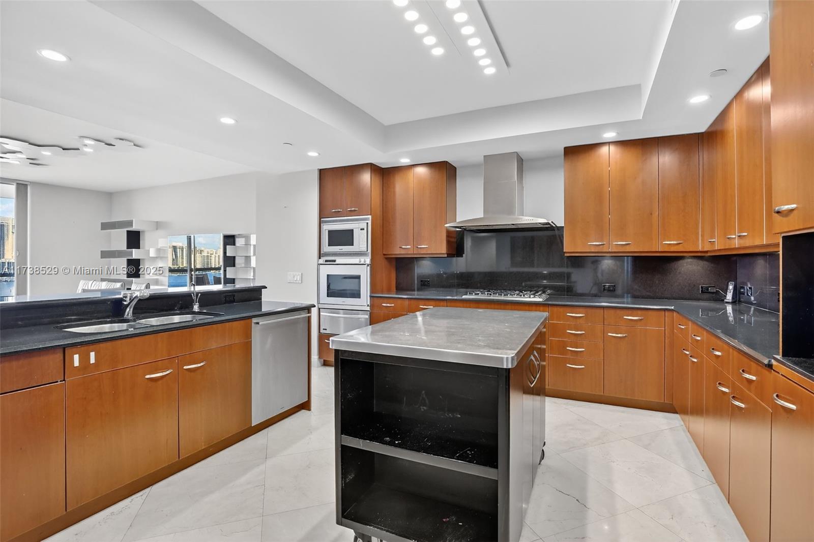 6000 Island Bl #1102 Aventura, FL 33160