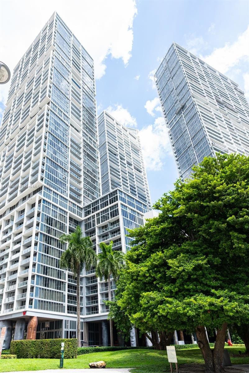 image Icon Brickell60