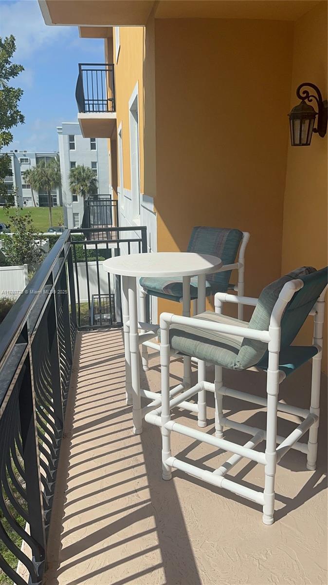 image The Dania Place21