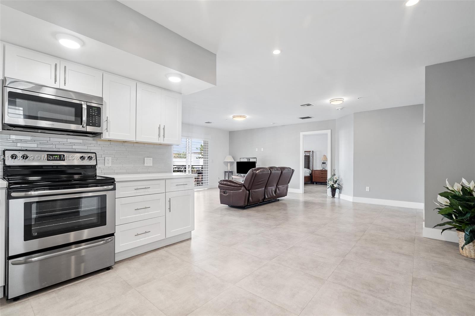 image The Dania Place24