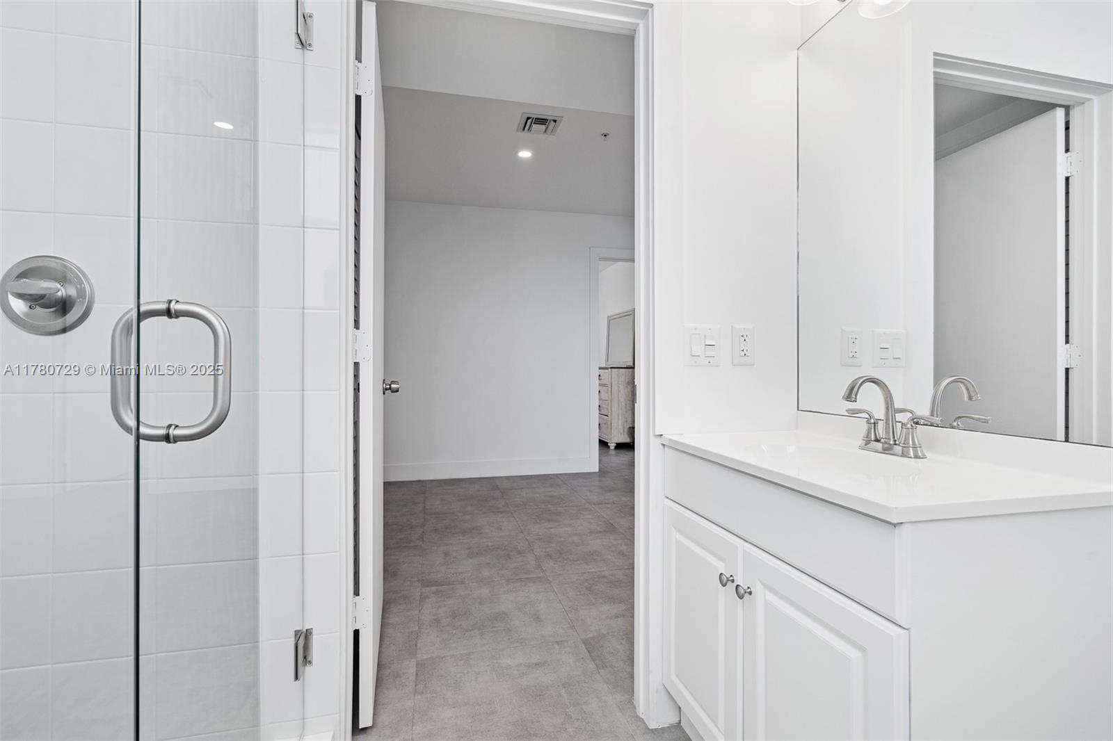 image The Dania Place35