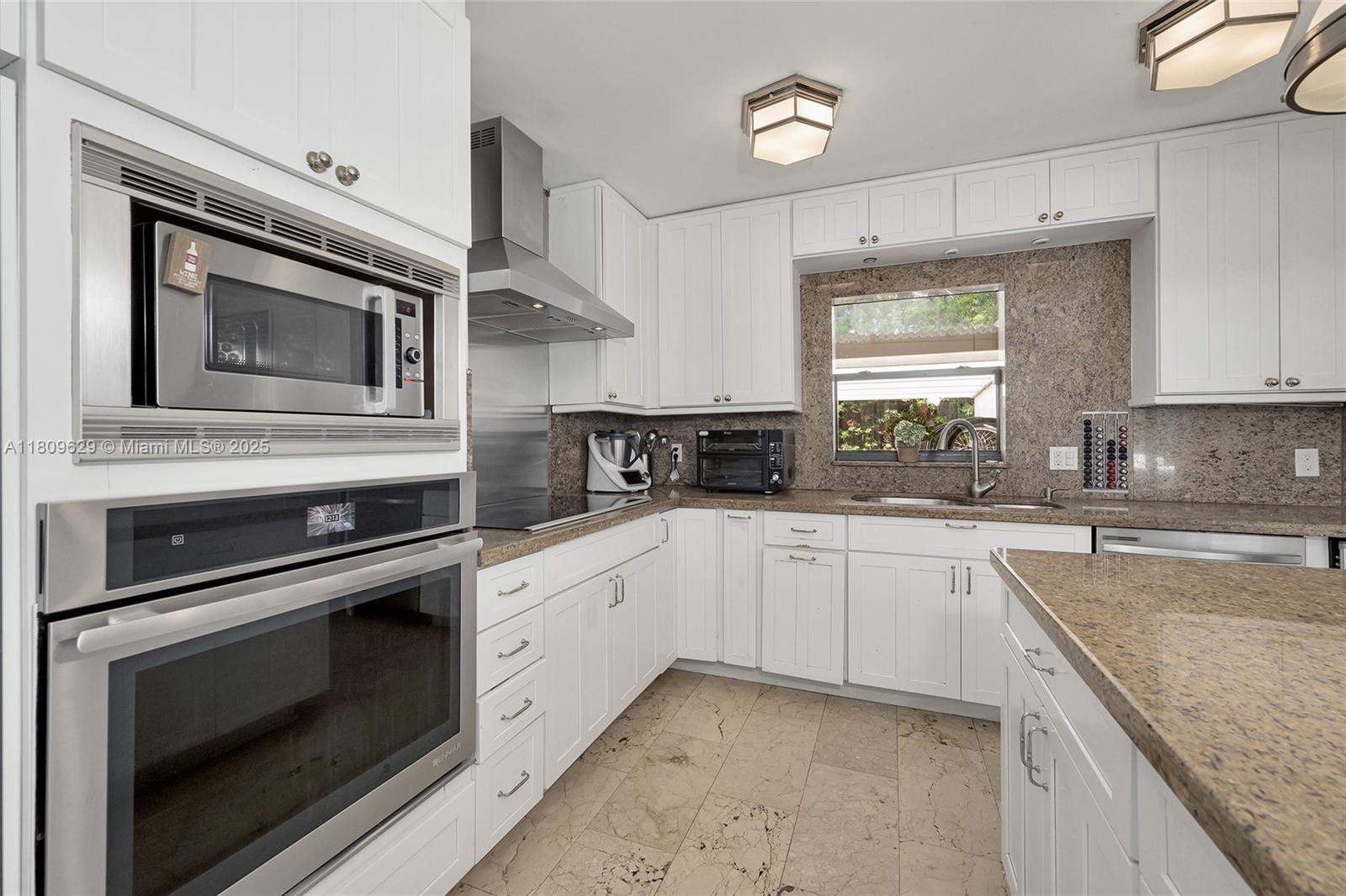 201 Knollwood Dr Key Biscayne, FL 33149 201 Knollwood Dr Key Biscayne, FL 33149
