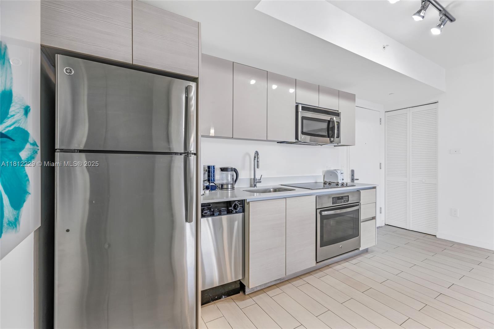 image Beachwalk Condominium10