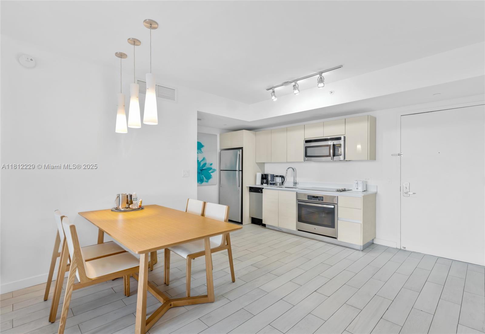 image Beachwalk Condominium8