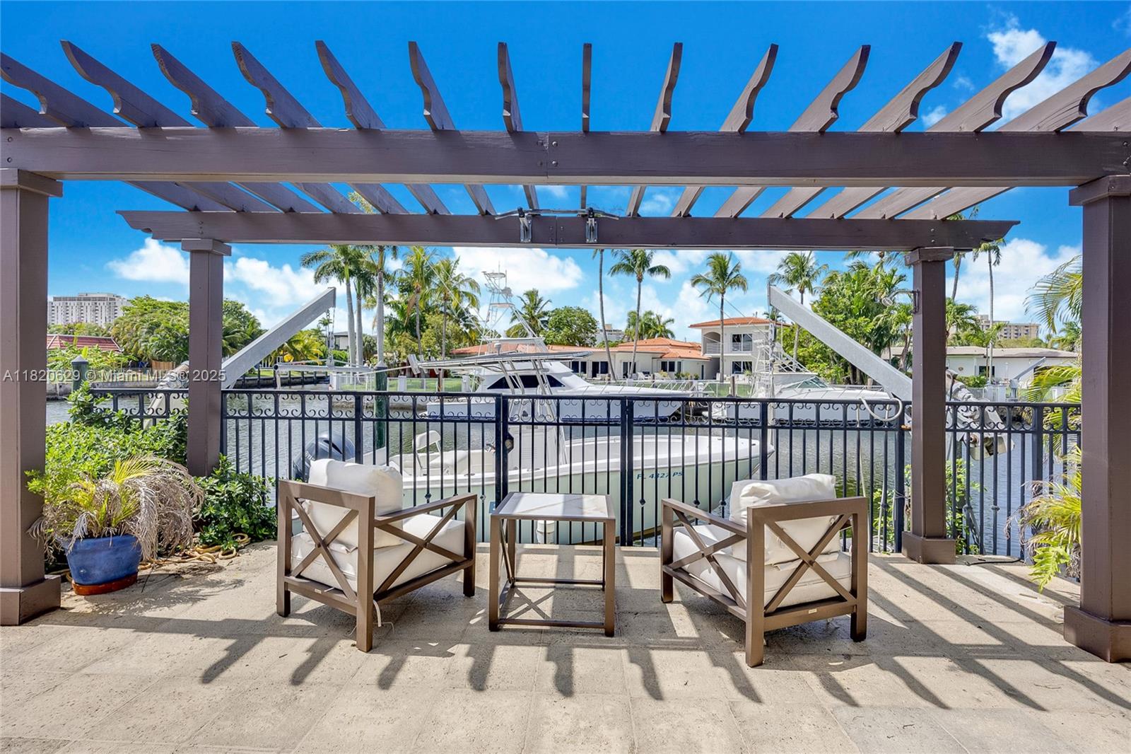 2085 Ixora Rd North Miami, FL 33181