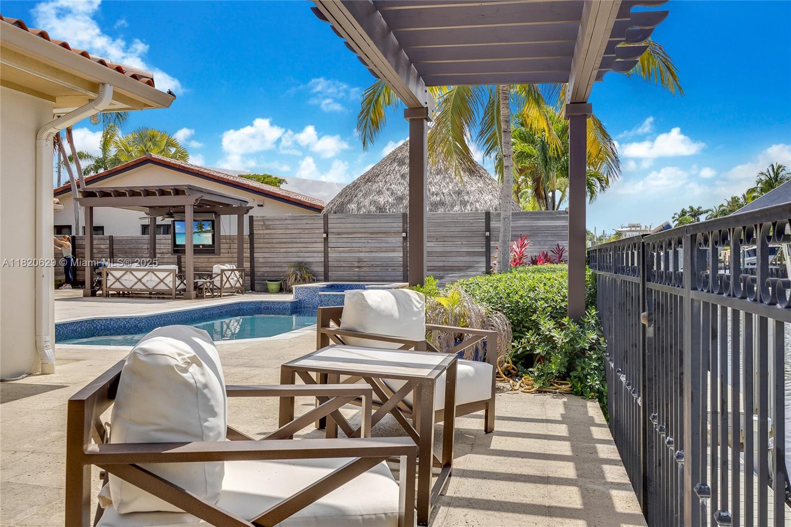 2085 Ixora Rd North Miami, FL 33181