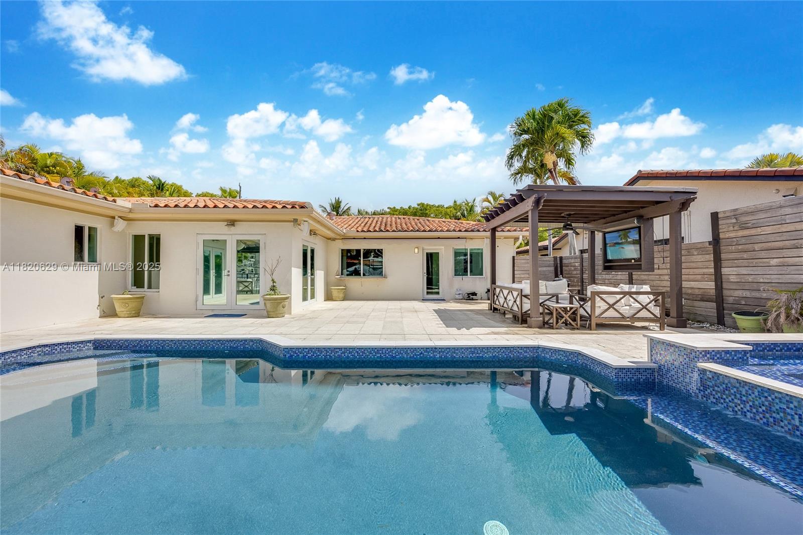 2085 Ixora Rd North Miami, FL 33181