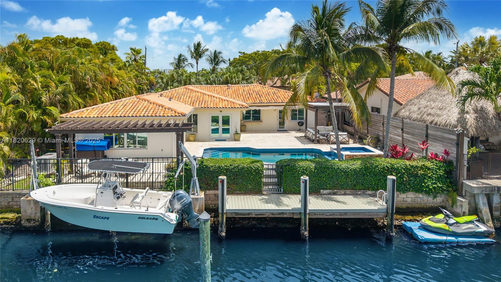 2085 Ixora Rd North Miami, FL 33181