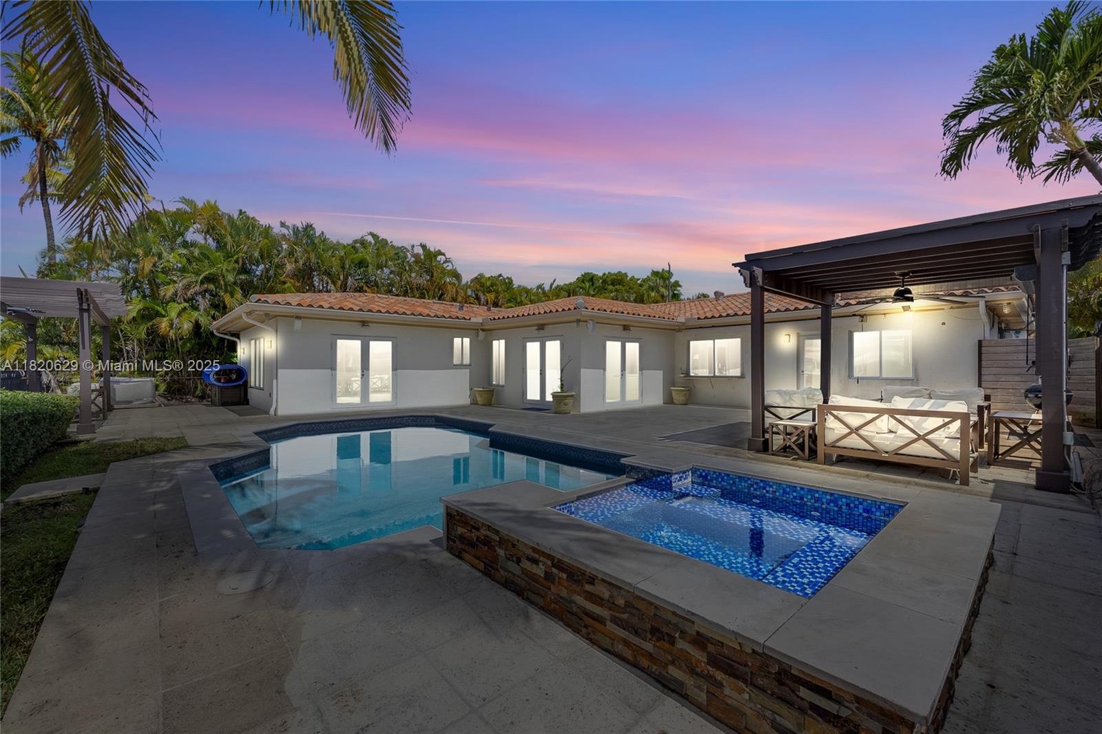 2085 Ixora Rd North Miami, FL 33181