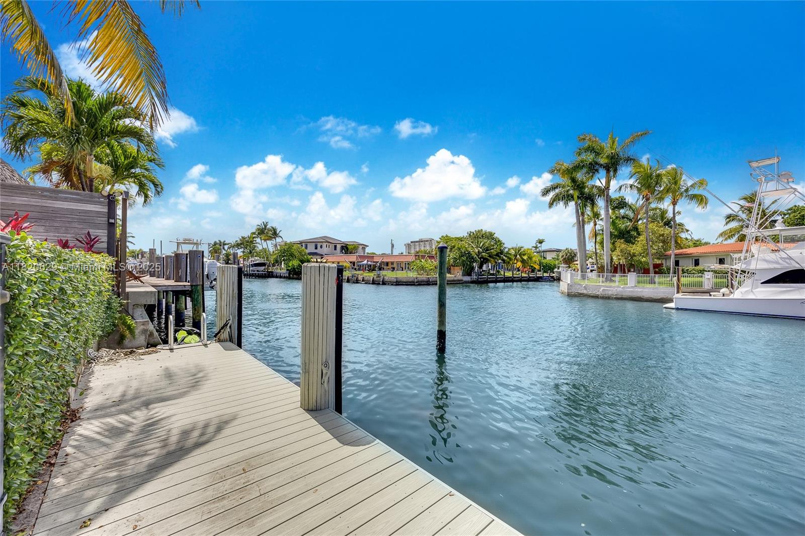 2085 Ixora Rd North Miami, FL 33181