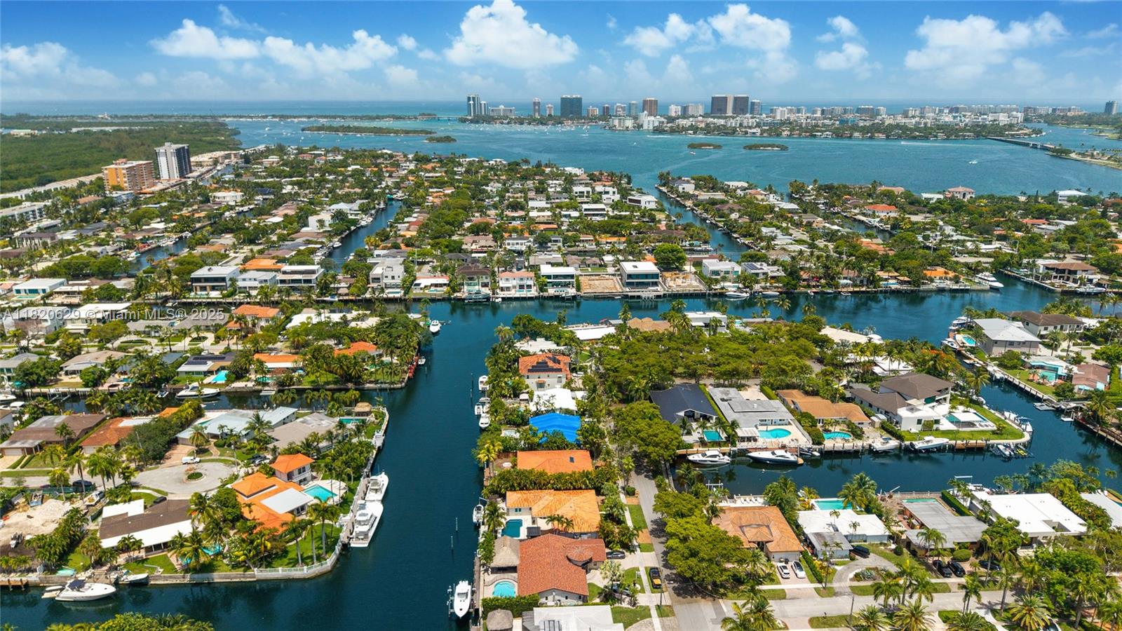 2085 Ixora Rd North Miami, FL 33181