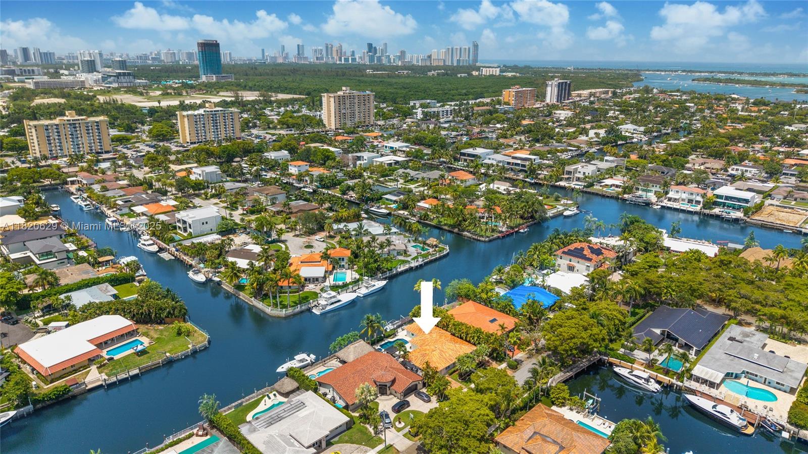 2085 Ixora Rd North Miami, FL 33181