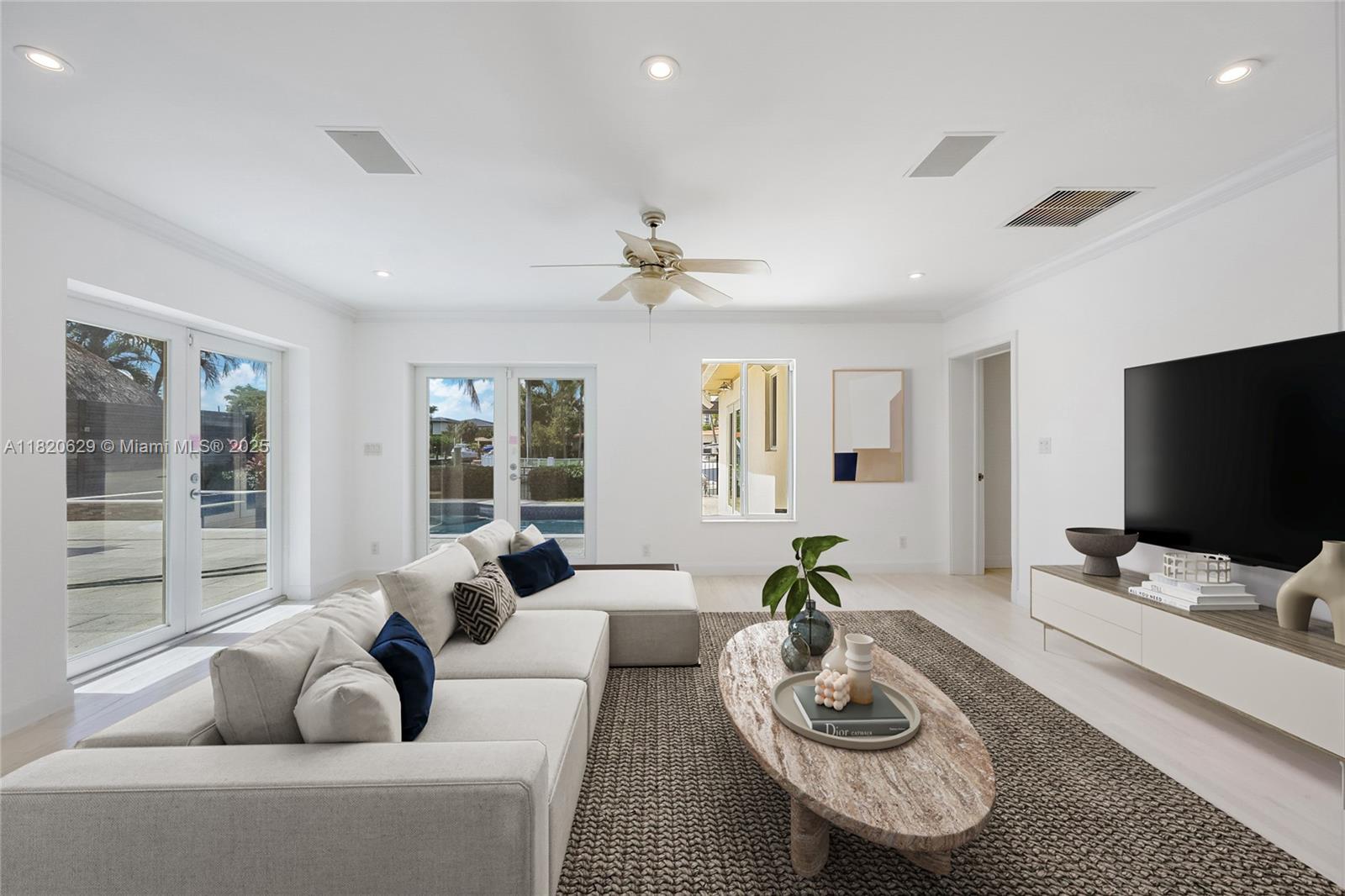 2085 Ixora Rd North Miami, FL 33181