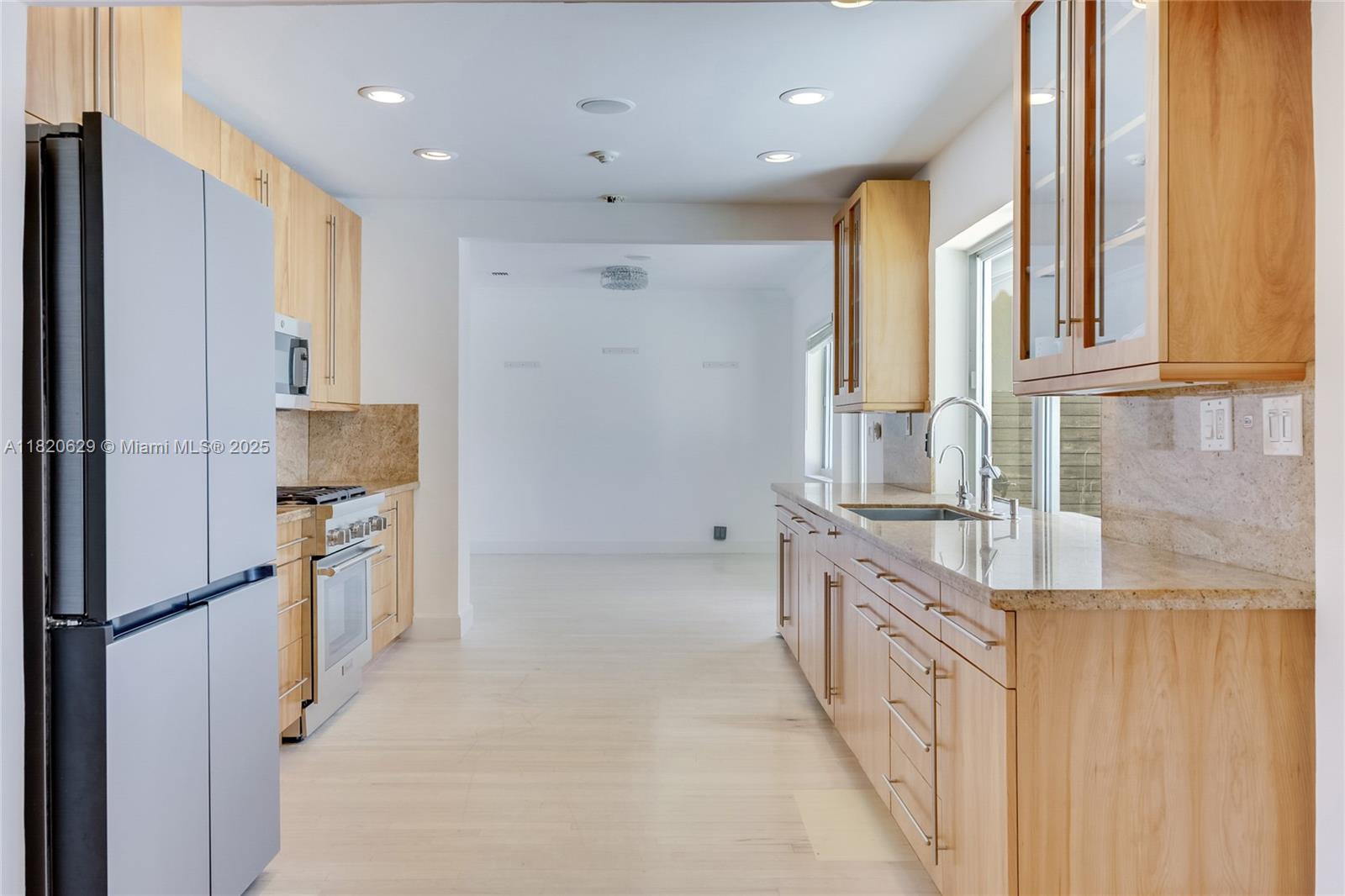 2085 Ixora Rd North Miami, FL 33181