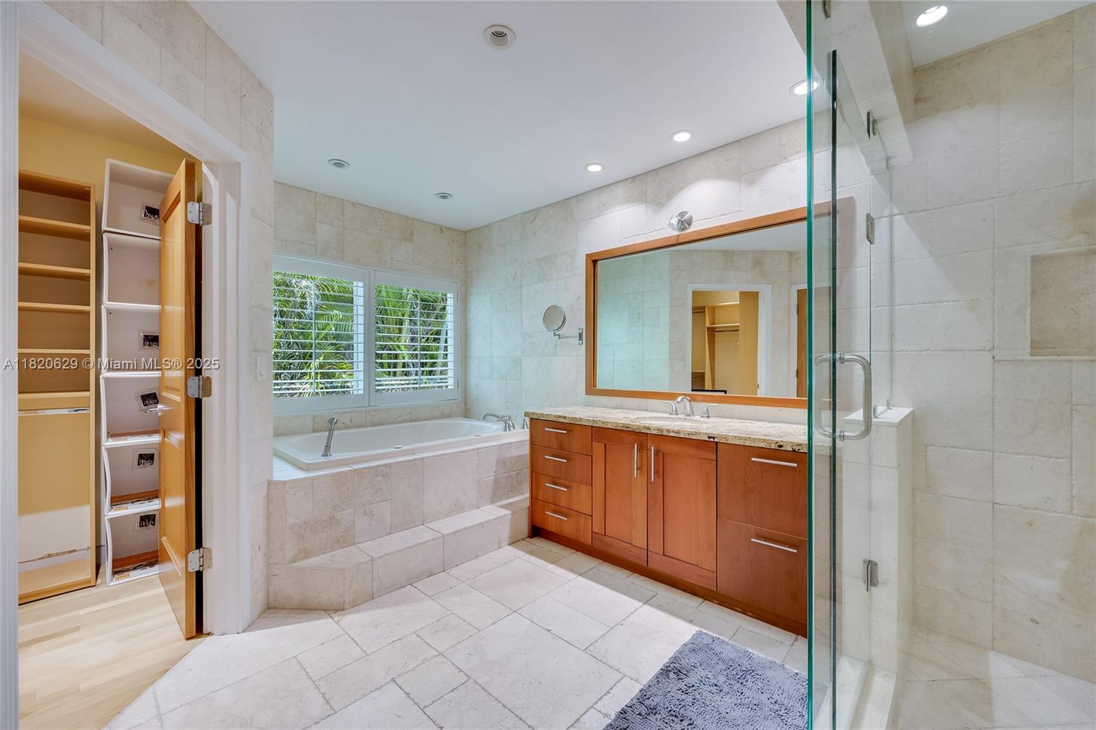 2085 Ixora Rd North Miami, FL 33181