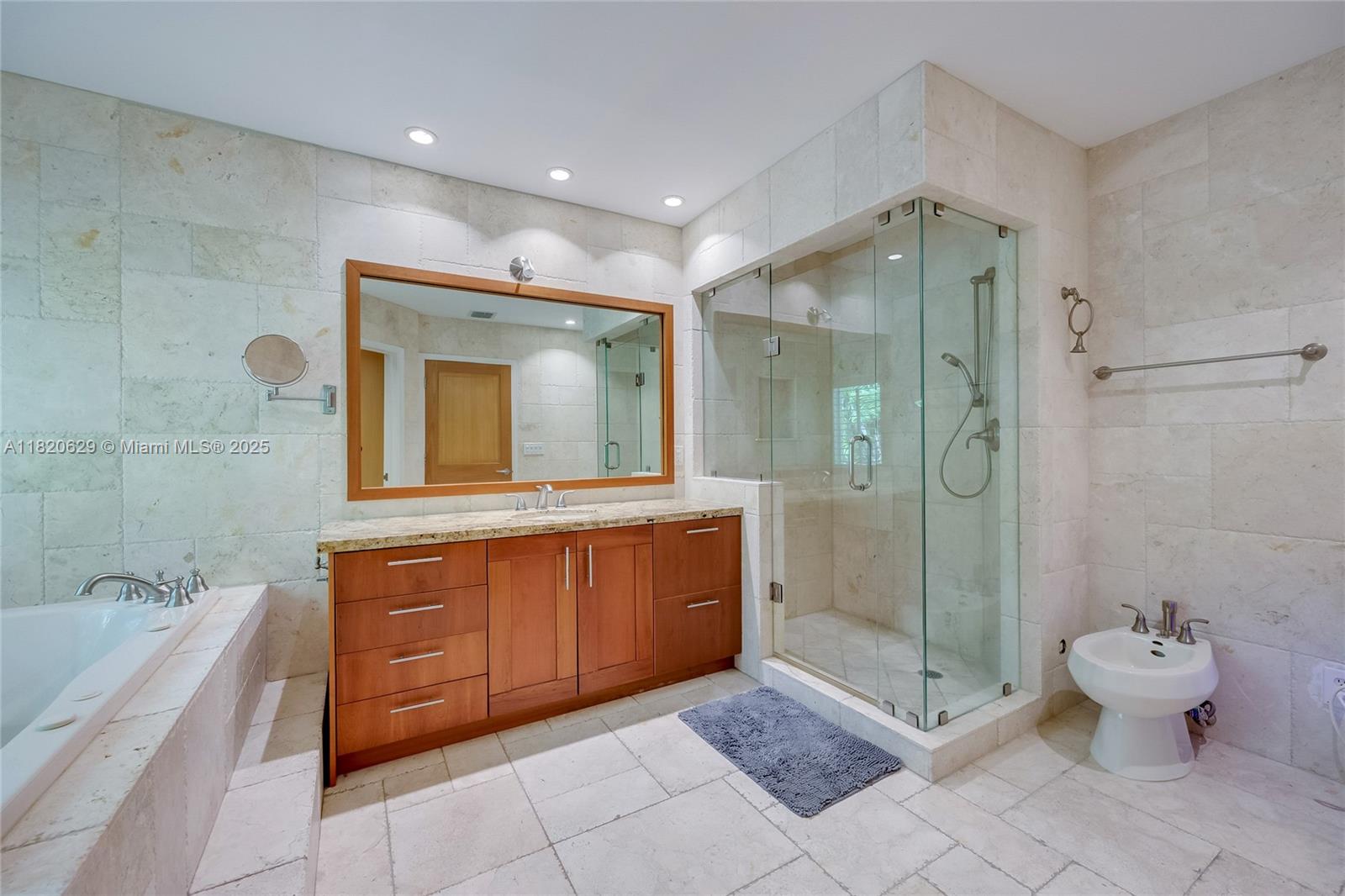 2085 Ixora Rd North Miami, FL 33181