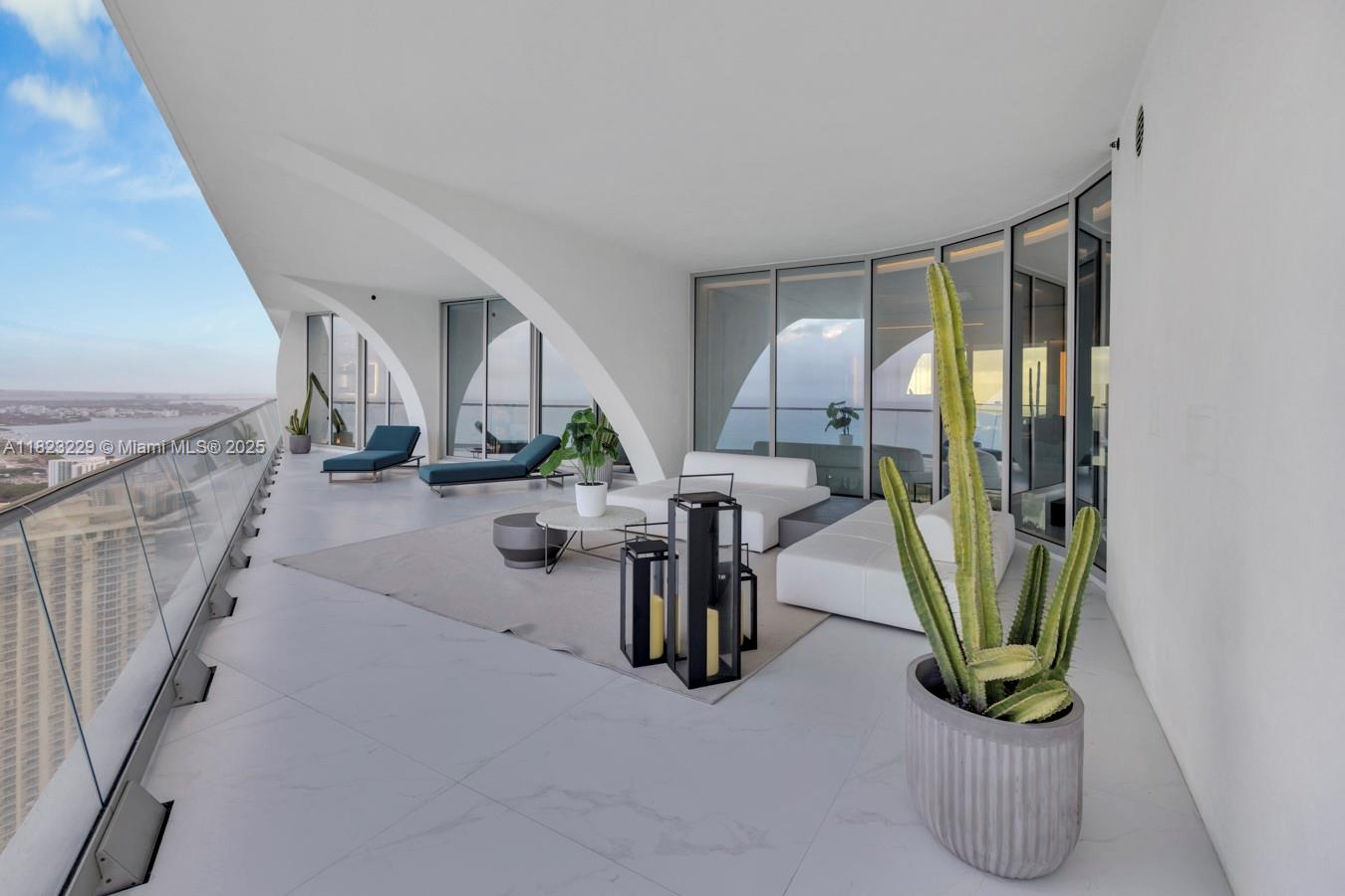 image JADE SIGNATURE42