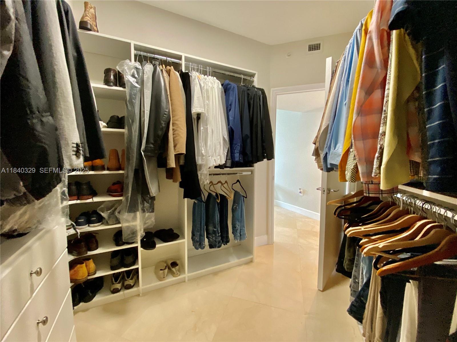 19900 E Country Clb Dr #1220 Aventura, FL 33180