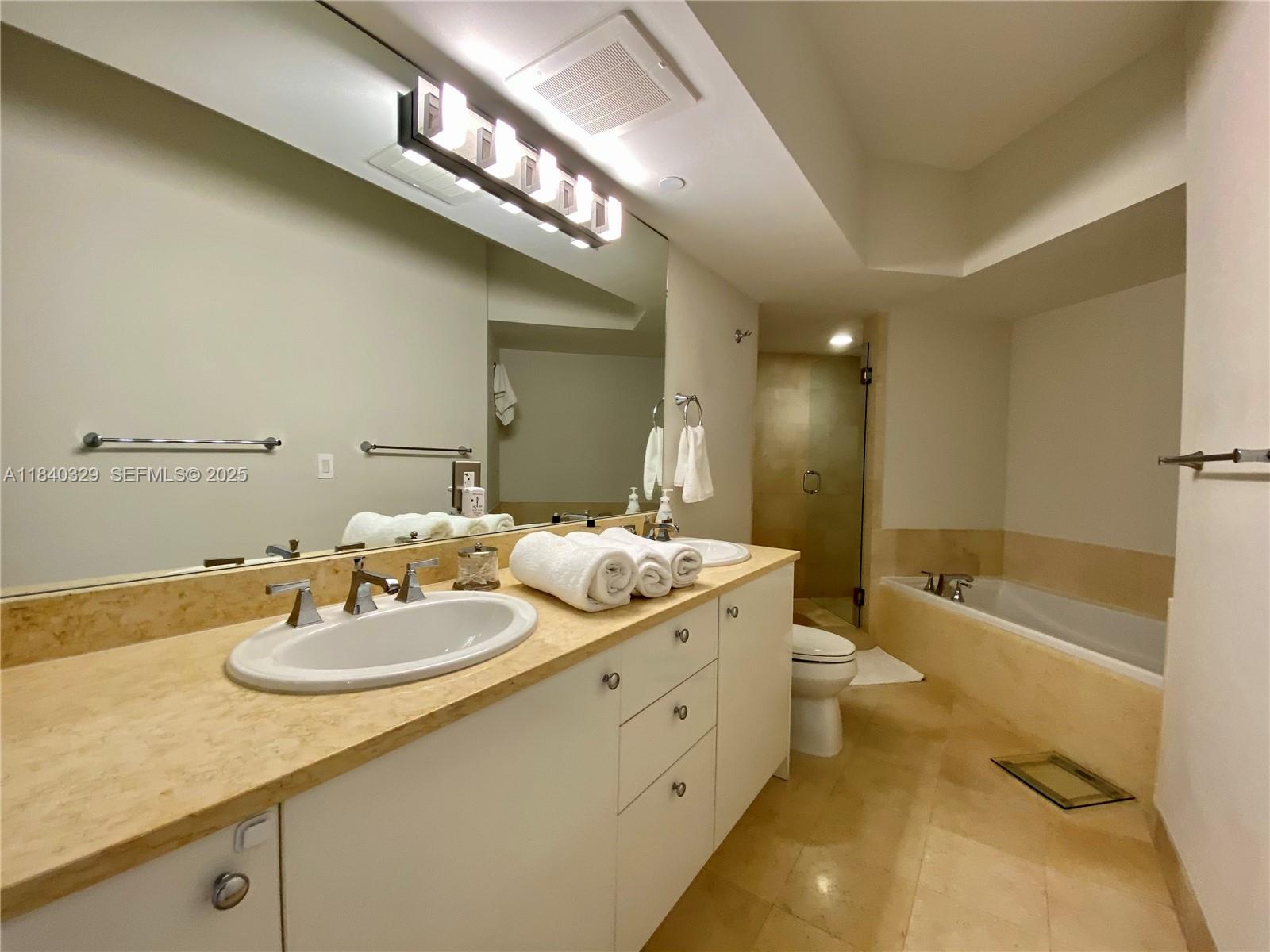 19900 E Country Clb Dr #1220 Aventura, FL 33180