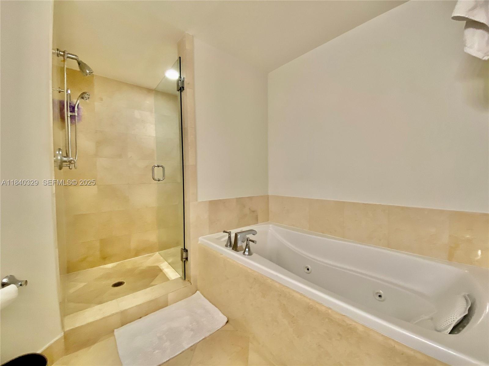 19900 E Country Clb Dr #1220 Aventura, FL 33180