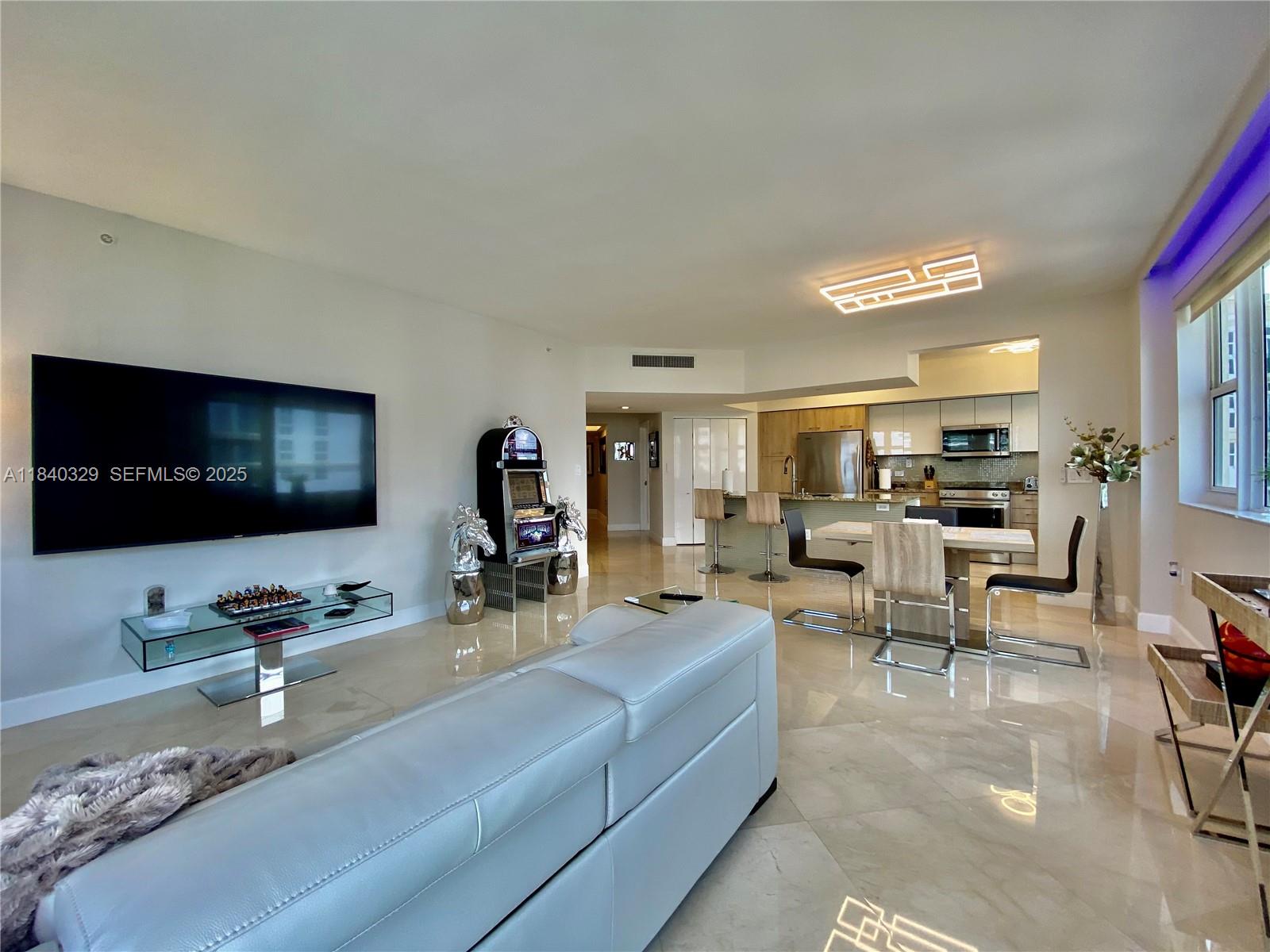 19900 E Country Clb Dr #1220 Aventura, FL 33180