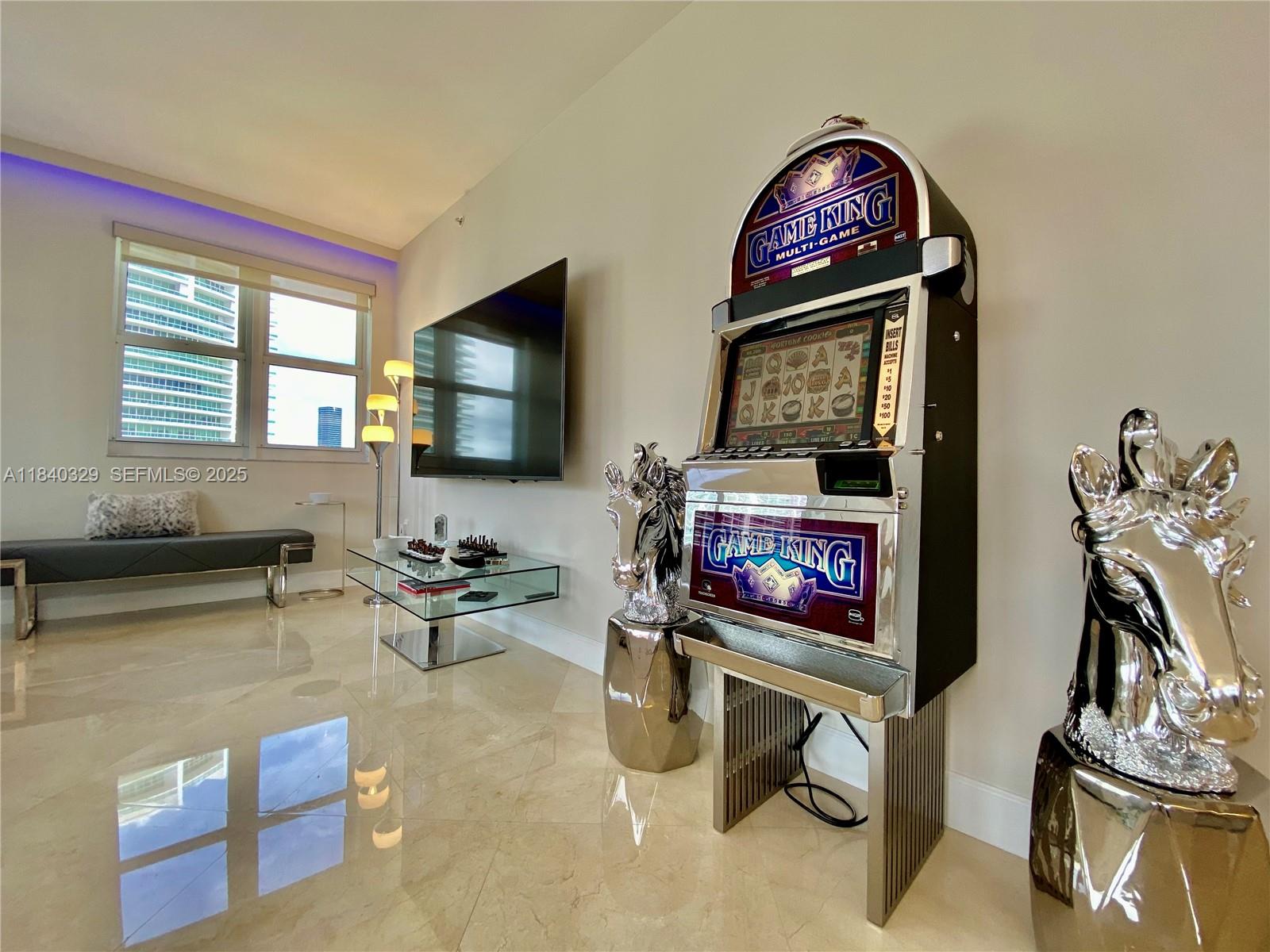19900 E Country Clb Dr #1220 Aventura, FL 33180