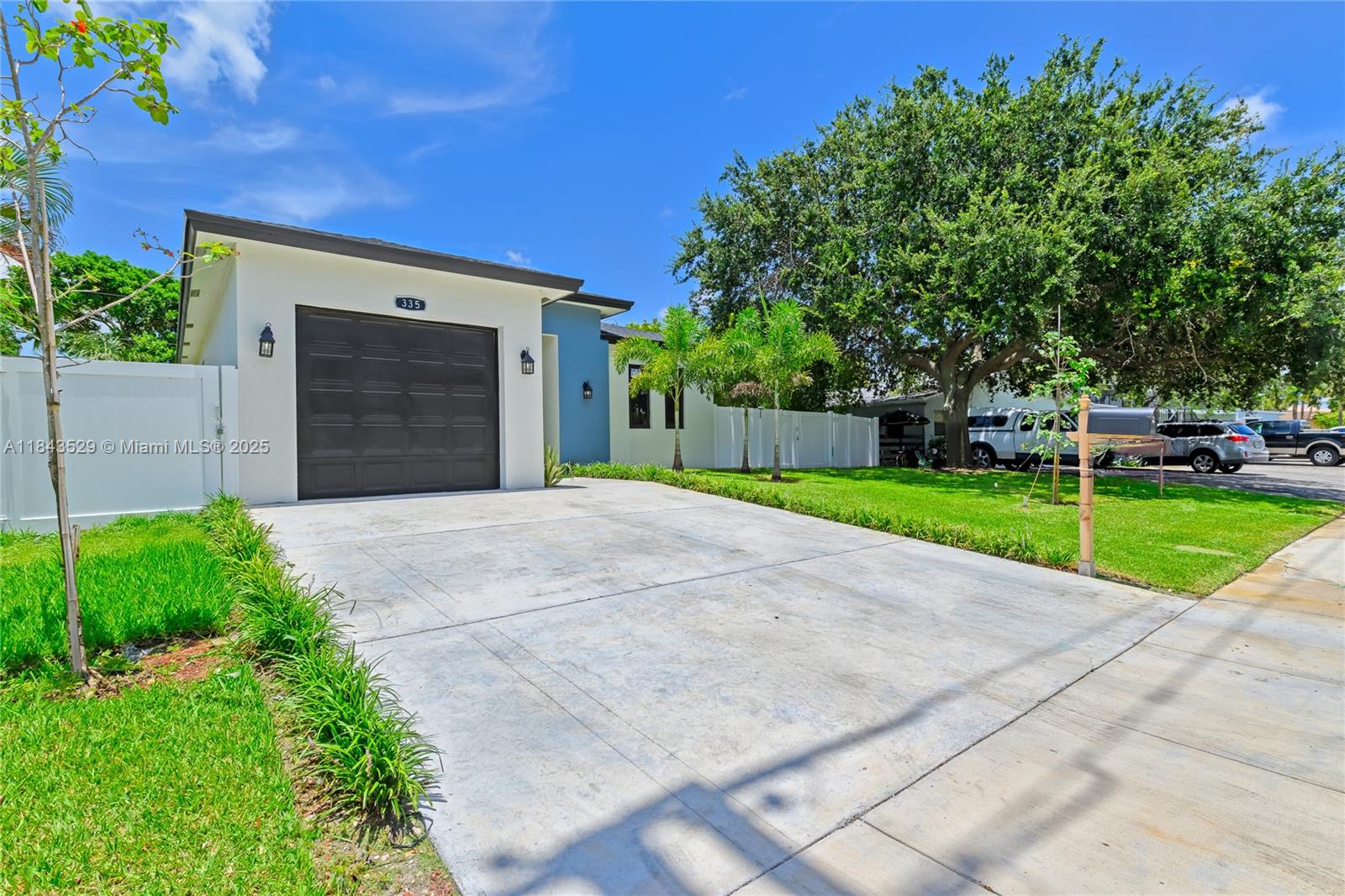 335 NW 15th St