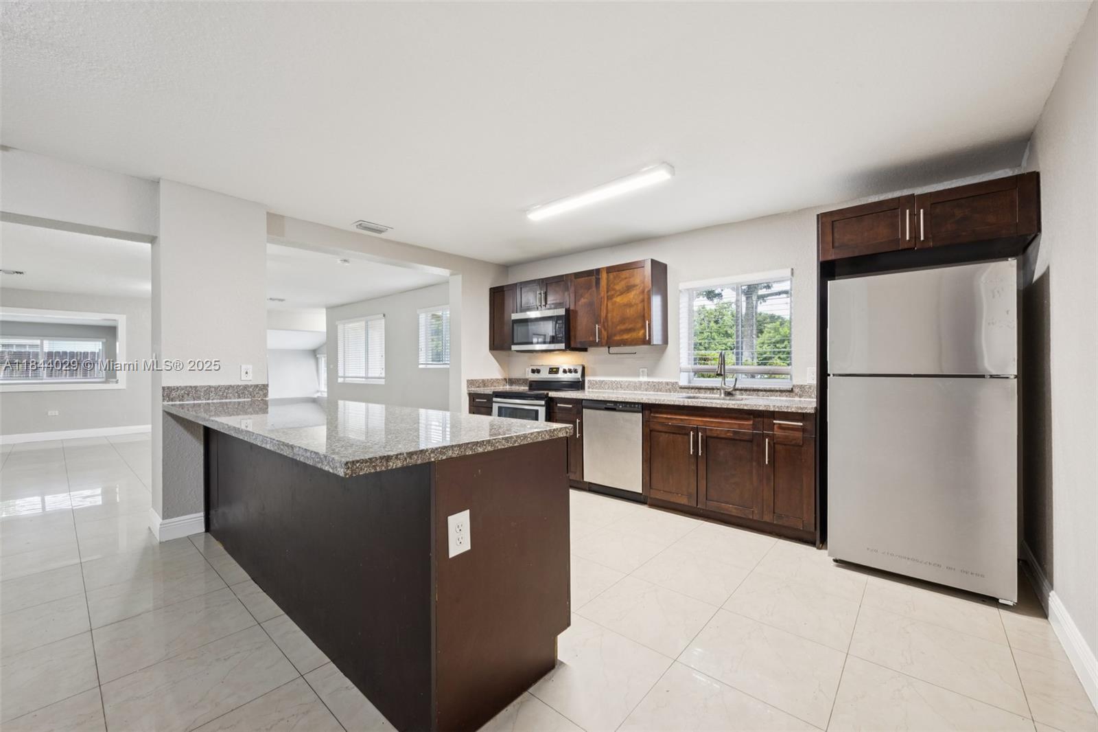 2041 Acapulco Dr