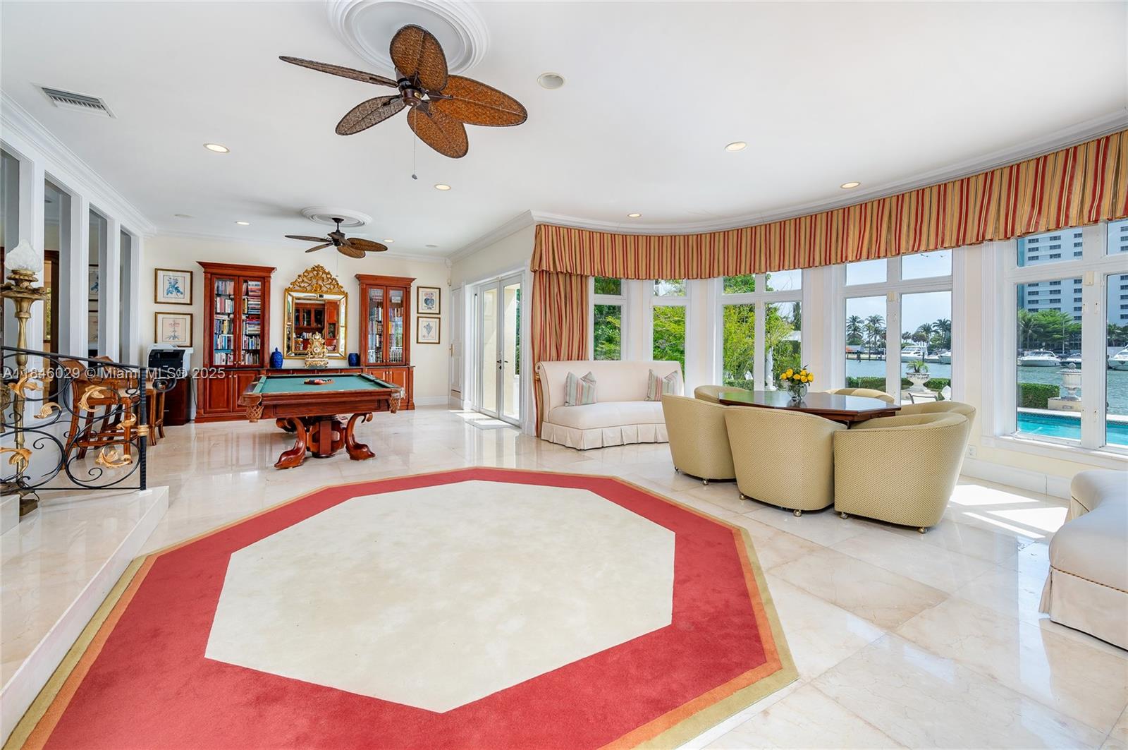 4539 Pine Tree Dr Miami Beach, FL 33140