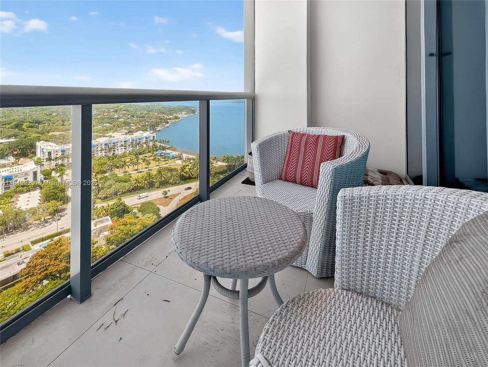 image Blue Condo10
