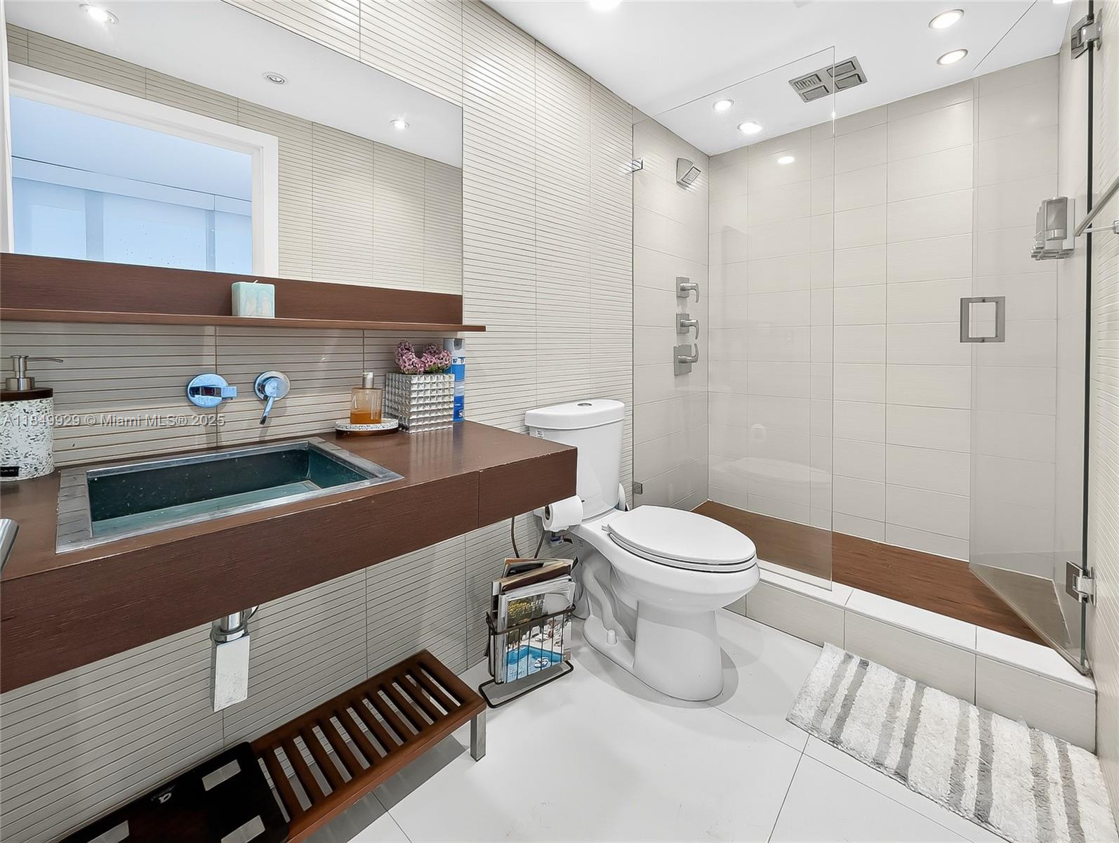 image Blue Condo18