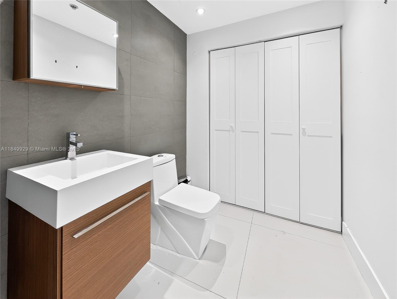 image Blue Condo20