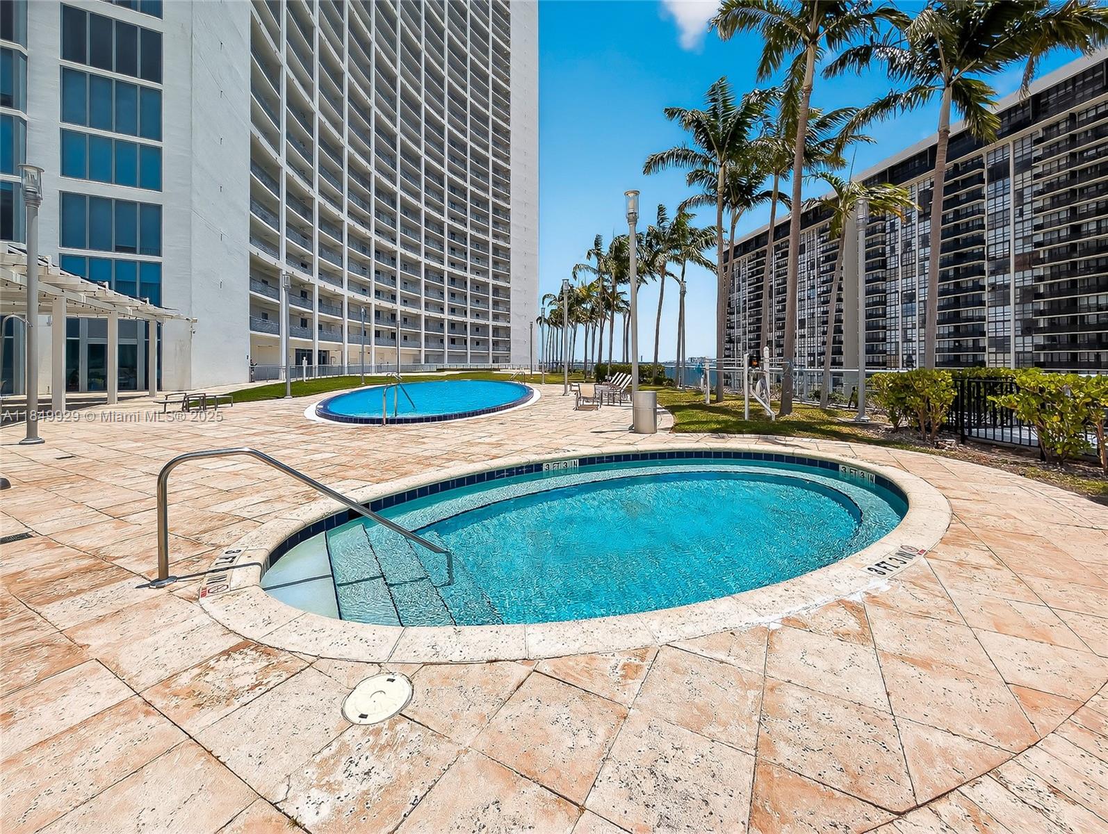 image Blue Condo24