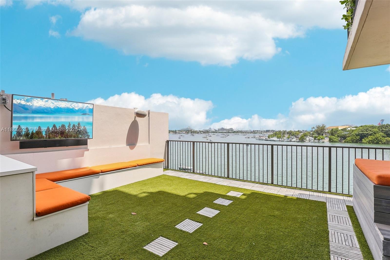 image 1000 Venetian Way17