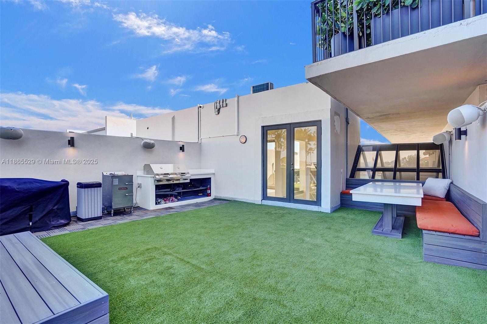 image 1000 Venetian Way18