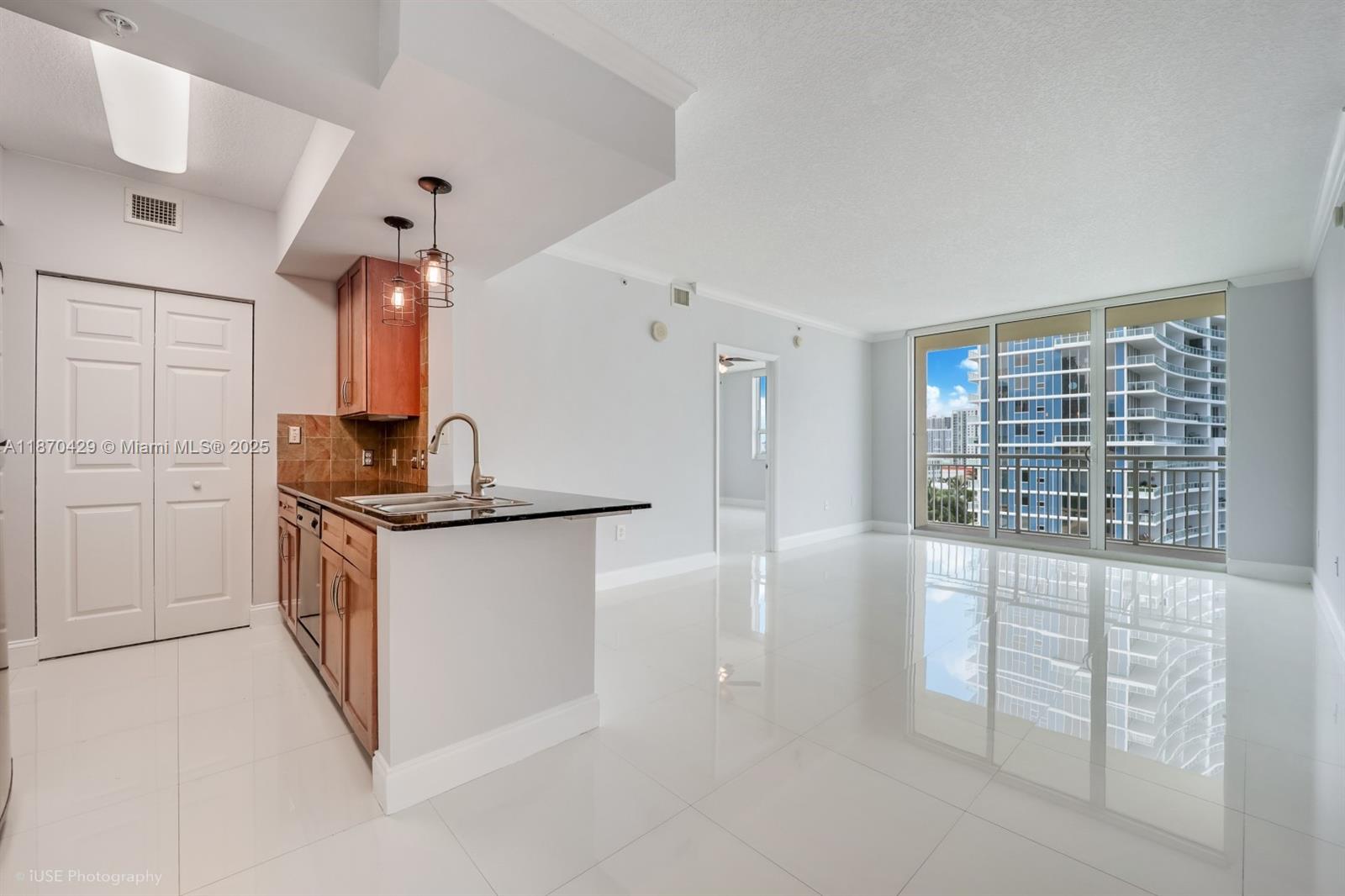 2000 N Bayshore Dr #1203
