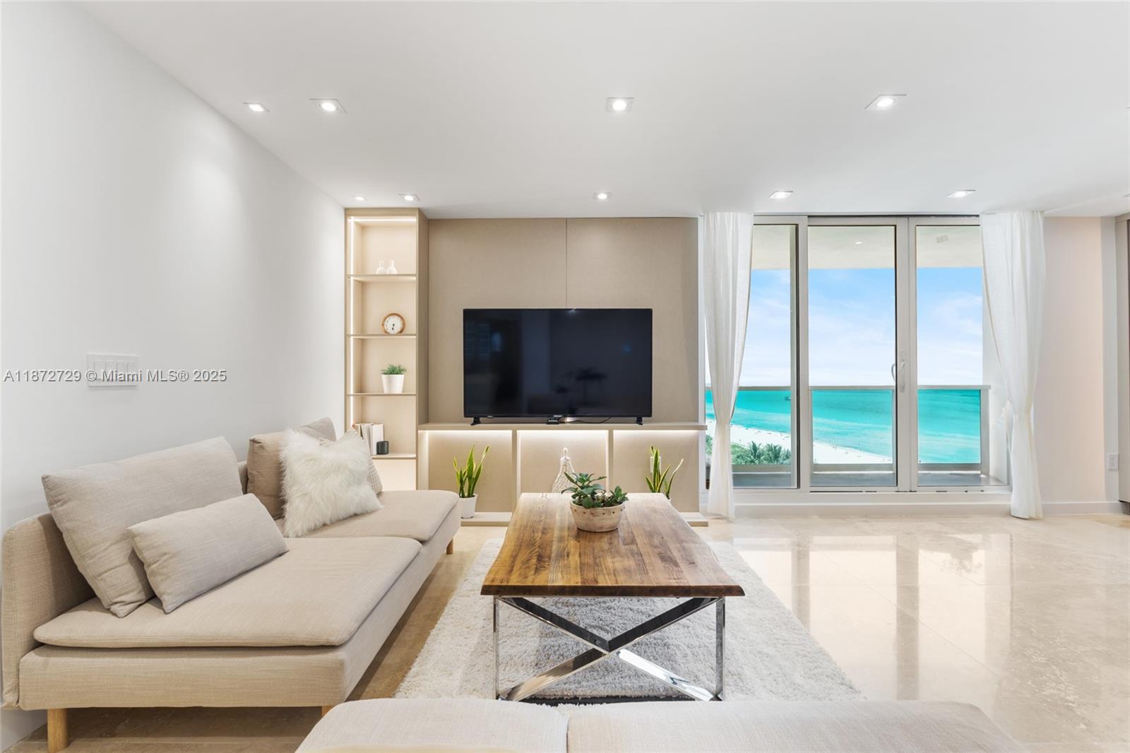 2301 Collins Ave #1011-1012