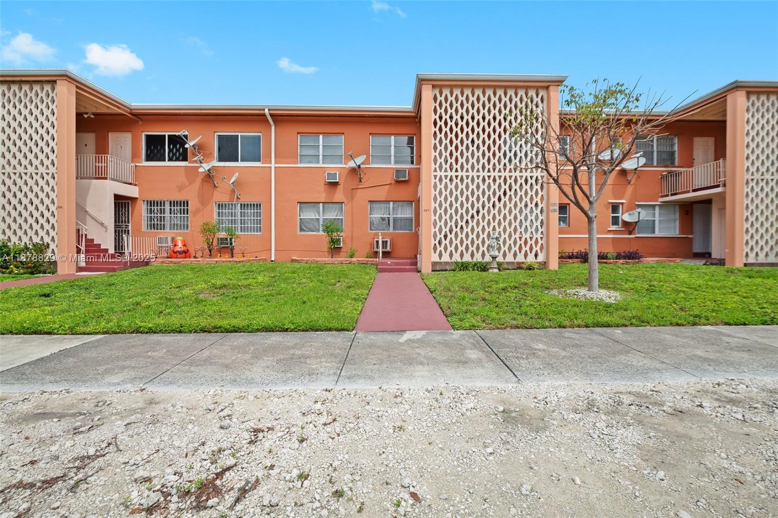 3571 SW 10th St #10B