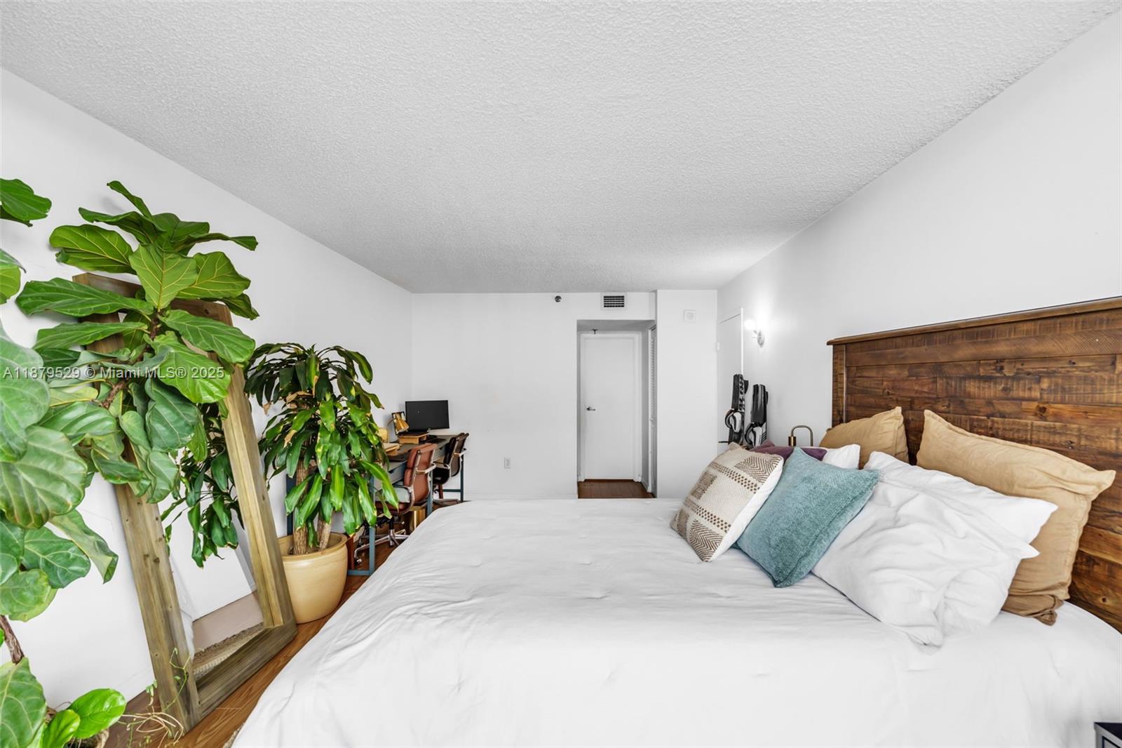 555 NE 15th St #PH-D Miami, FL 33132