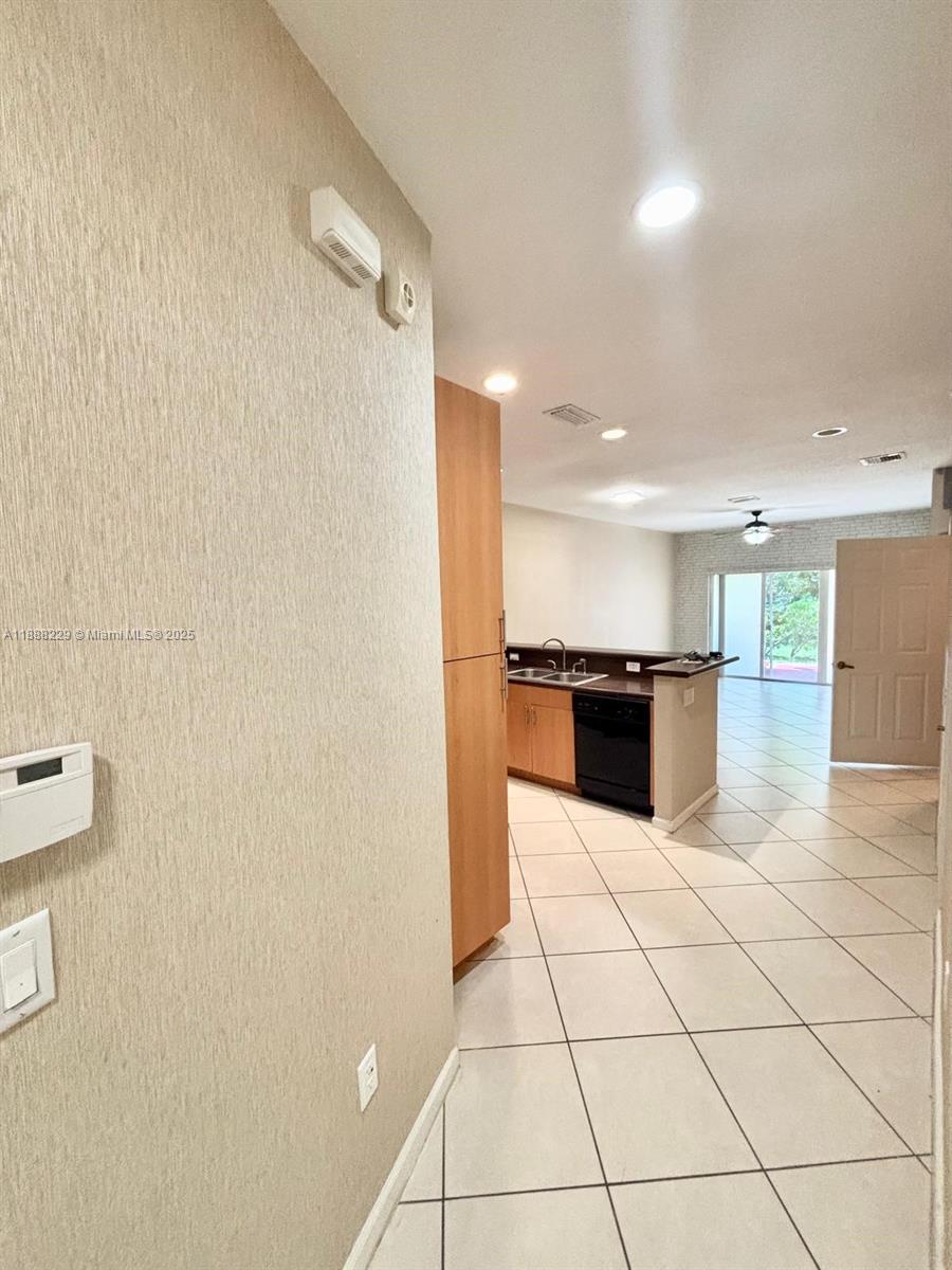 2429 NW 31st Ct #2429,Oakland Park, FL 33309