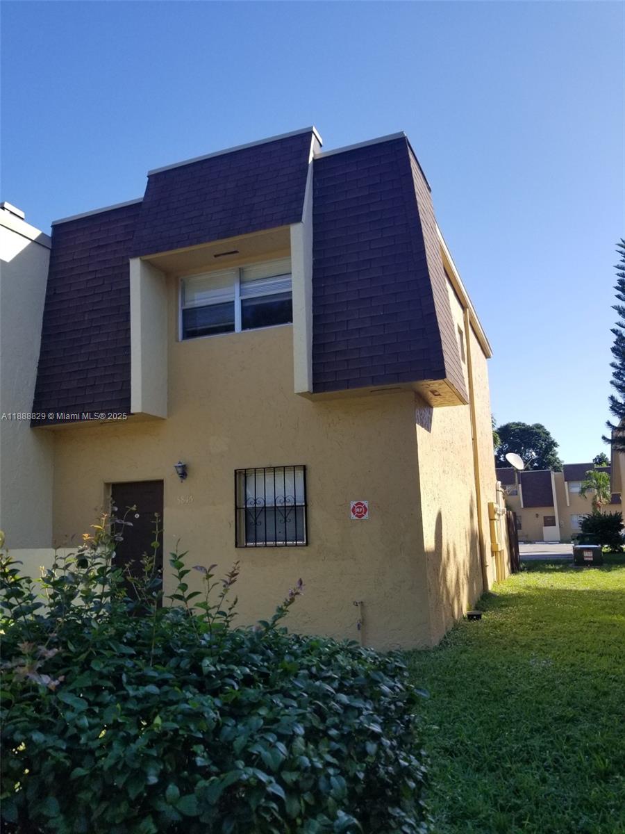 5845 Blueberry Ct #84,Lauderhill, FL 33313