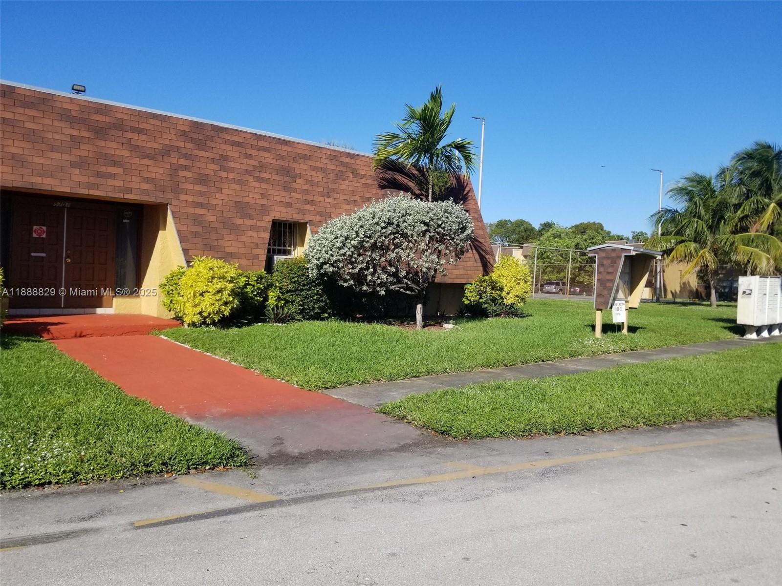 5845 Blueberry Ct #84,Lauderhill, FL 33313