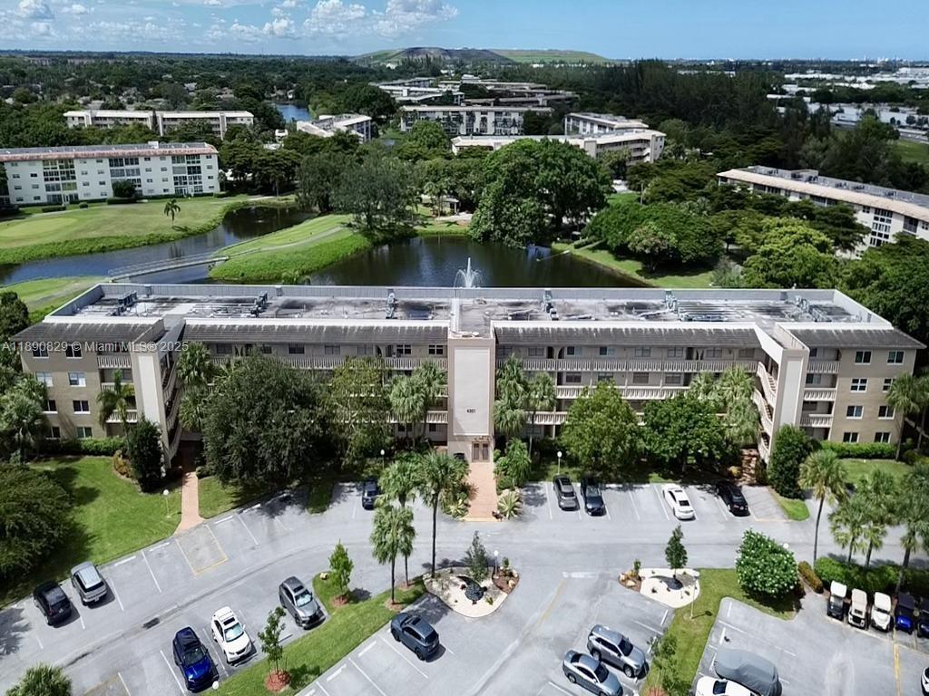 4301 Martinique Cir #E4