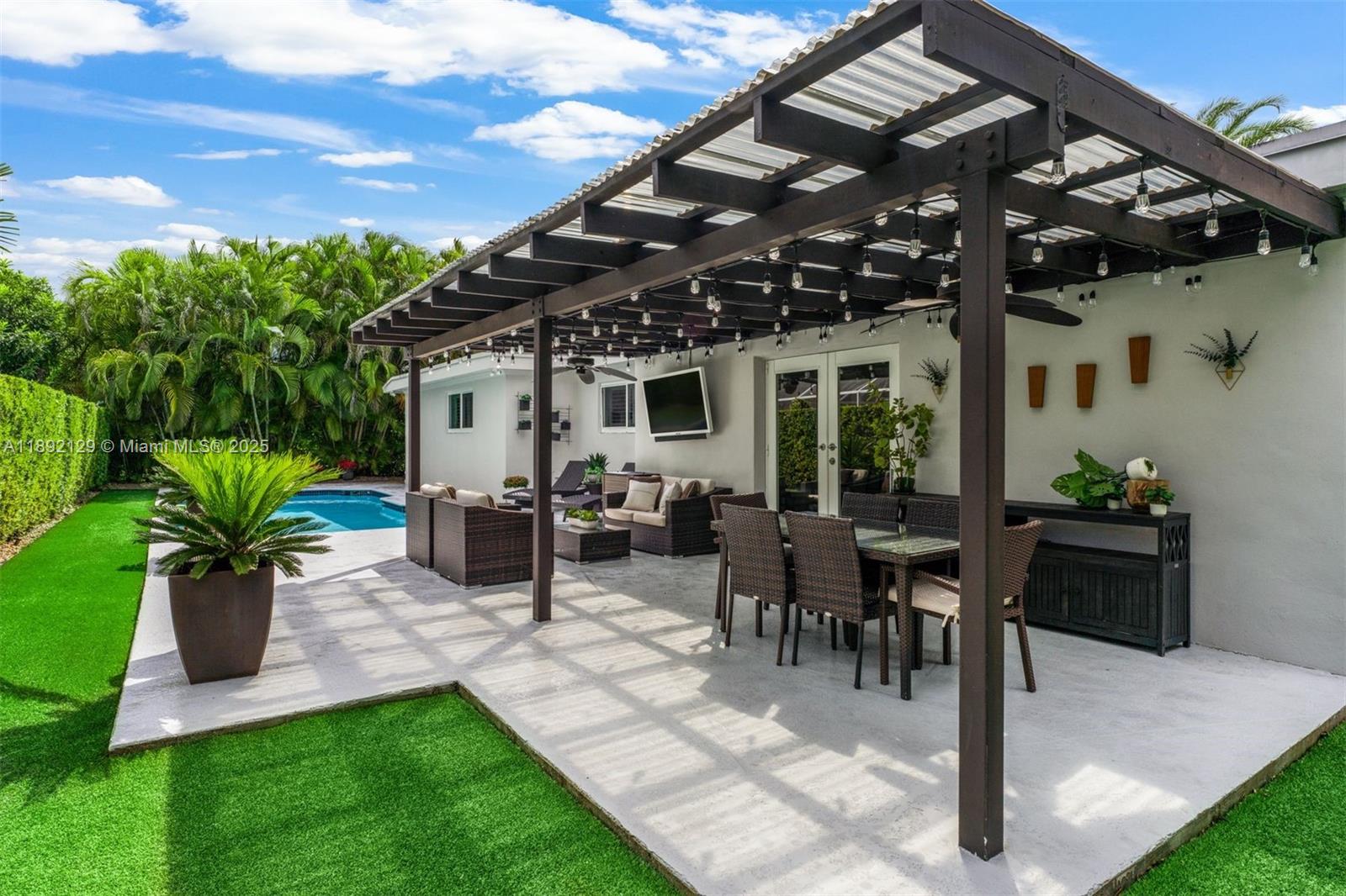 8995 SW 83rd St Miami, FL 33173