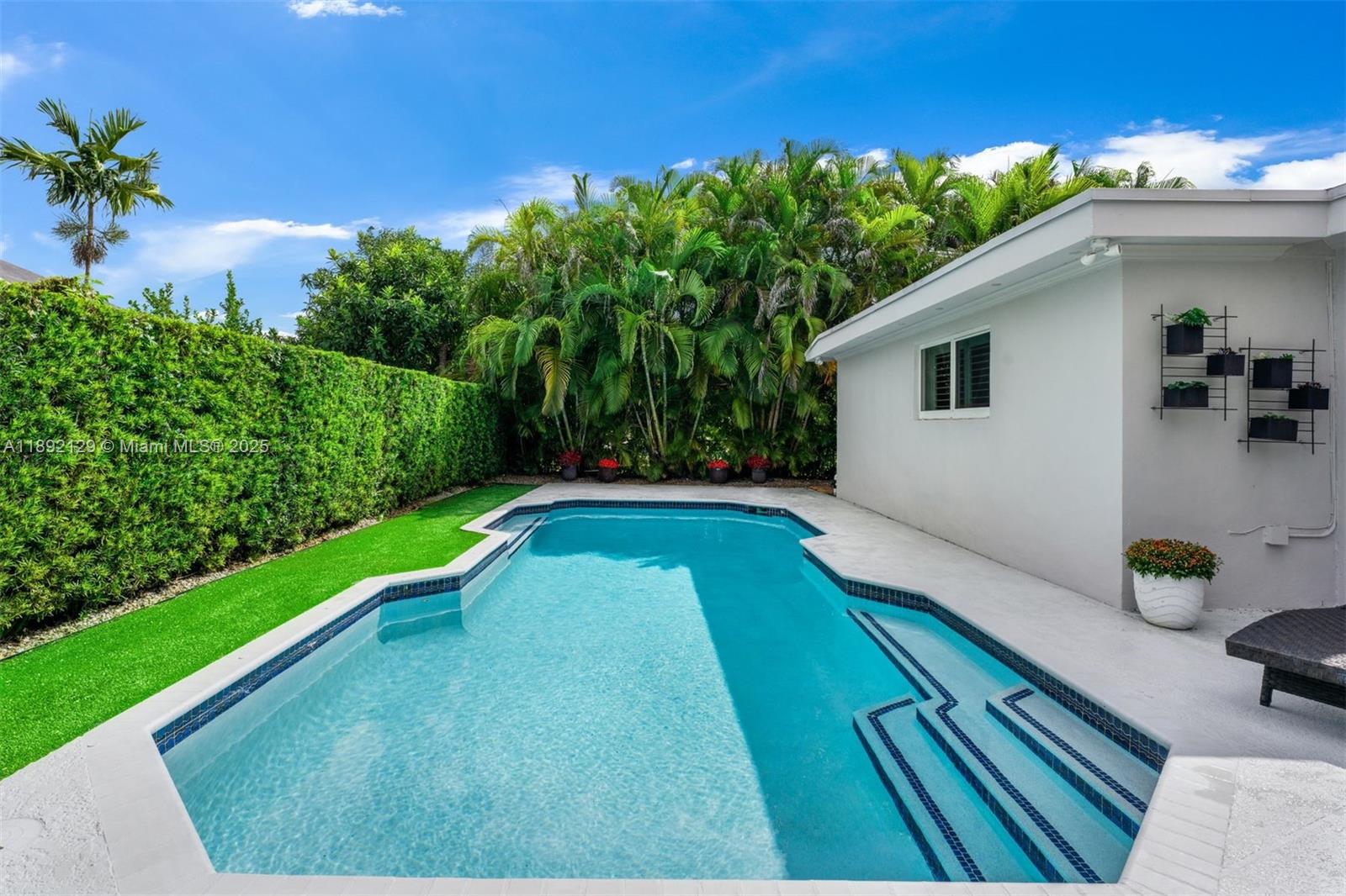 8995 SW 83rd St Miami, FL 33173