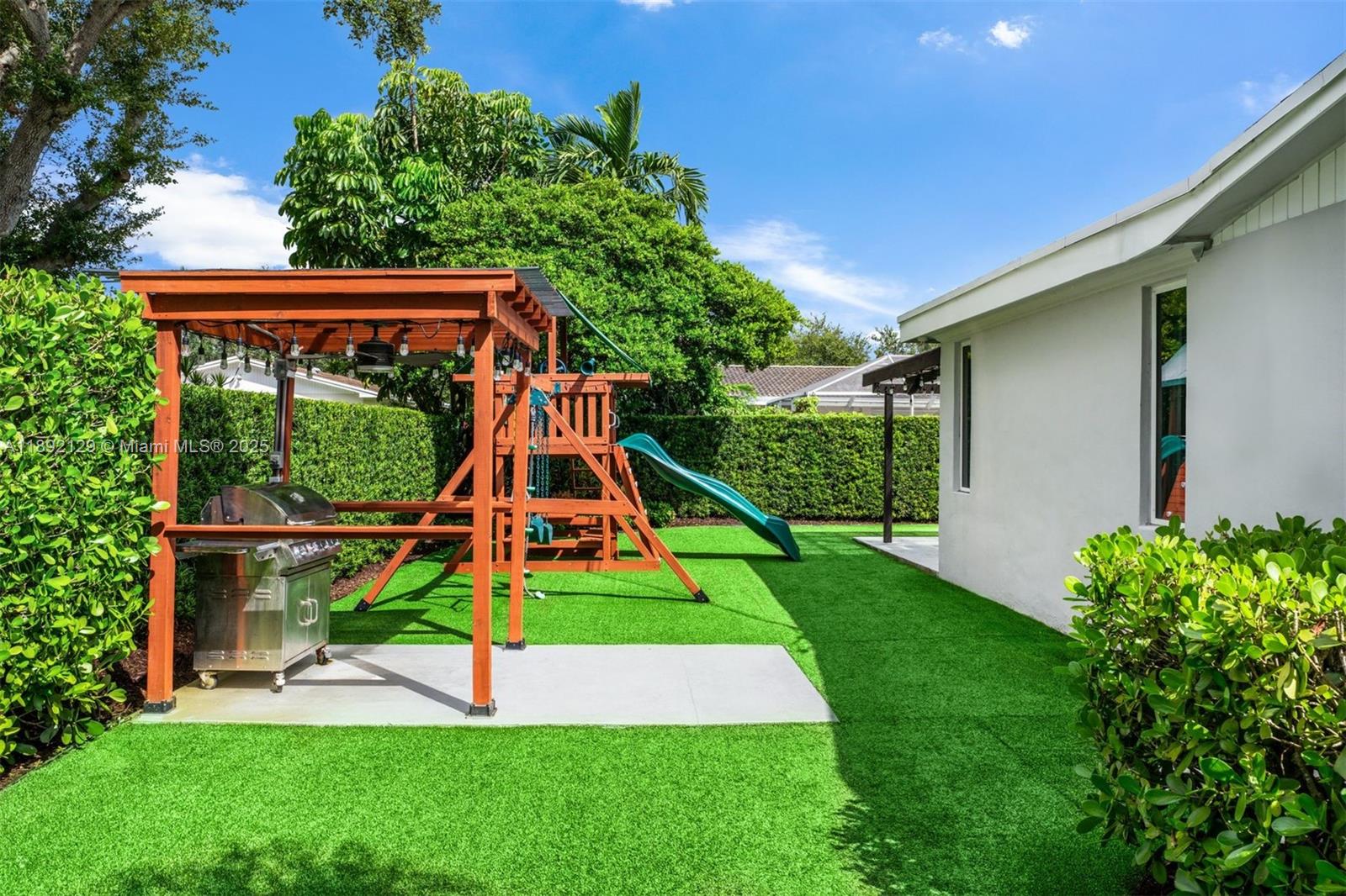 8995 SW 83rd St Miami, FL 33173