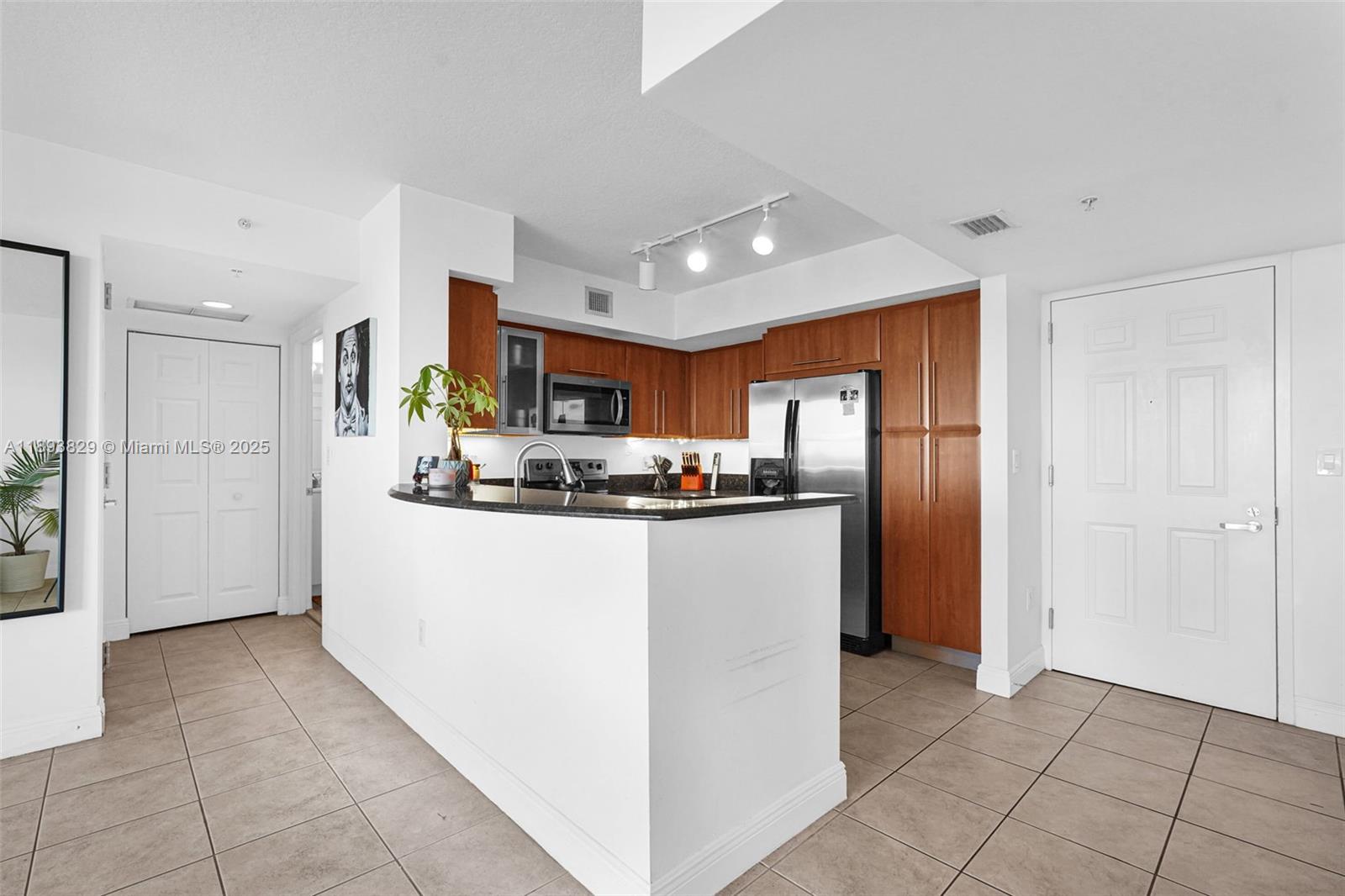 image Gables Marquis Condo14